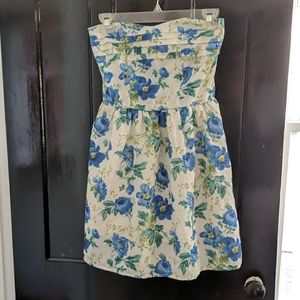 Short strapless dress